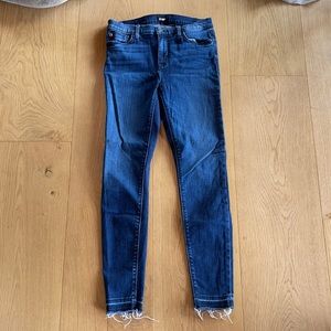 Hudson mid rise skinny jeans size 28